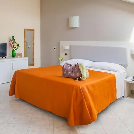 迪亚诺史波堤公寓酒店 3* 迪亚诺马里纳