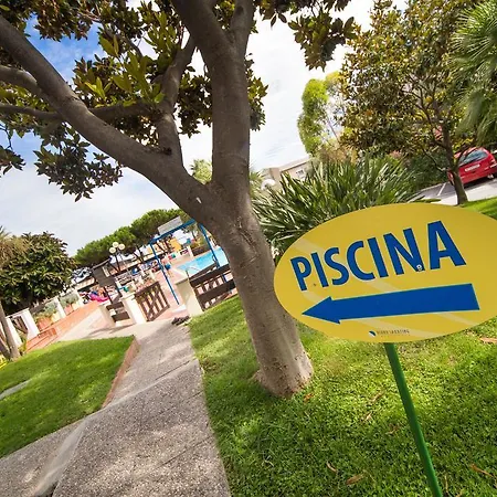 迪亚诺史波堤公寓酒店 3* 迪亚诺马里纳