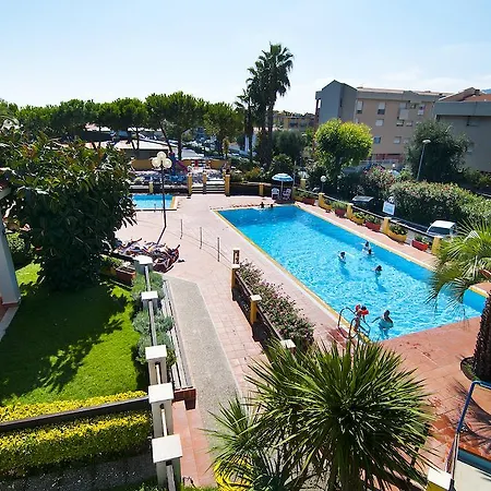 Aparthotel Diano Sporting 3*