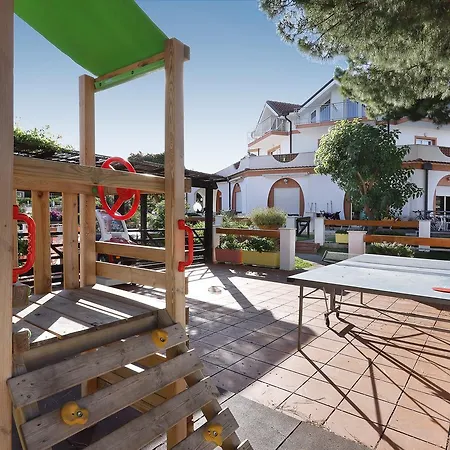 迪亚诺史波堤公寓酒店 3* 迪亚诺马里纳