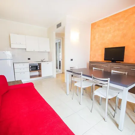 迪亚诺史波堤公寓酒店 3* 迪亚诺马里纳