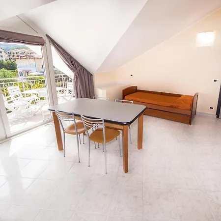 迪亚诺史波堤公寓酒店 3* 迪亚诺马里纳