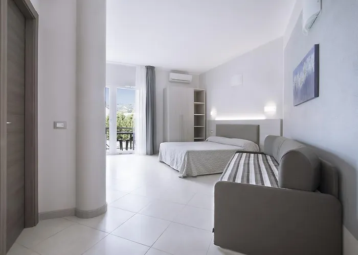 شقة فندقية Diano Sporting دْيانو مارينا